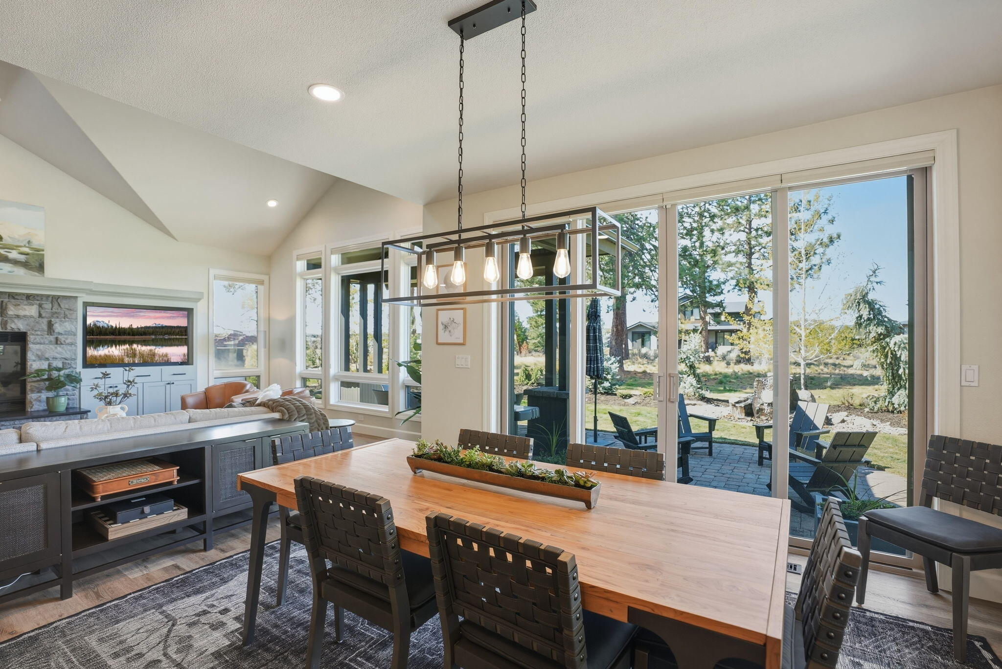 61807 Fall Creek Loop Bend, OR 97702 - Photo 10 of 39 34-web-or-mls-Riley_Visuals_034