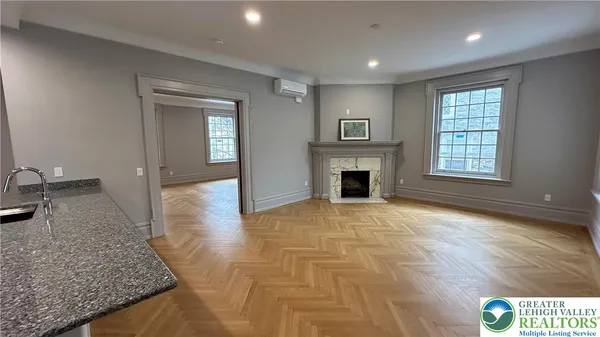 $2,295 | 214 Spring Garden Street, Unit 2A, Easton, PA 18042