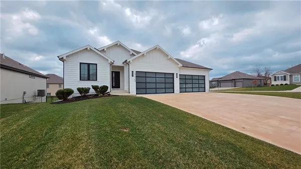$540,000 | 19429 West 201st Terrace, Spring Hill, KS 66083
