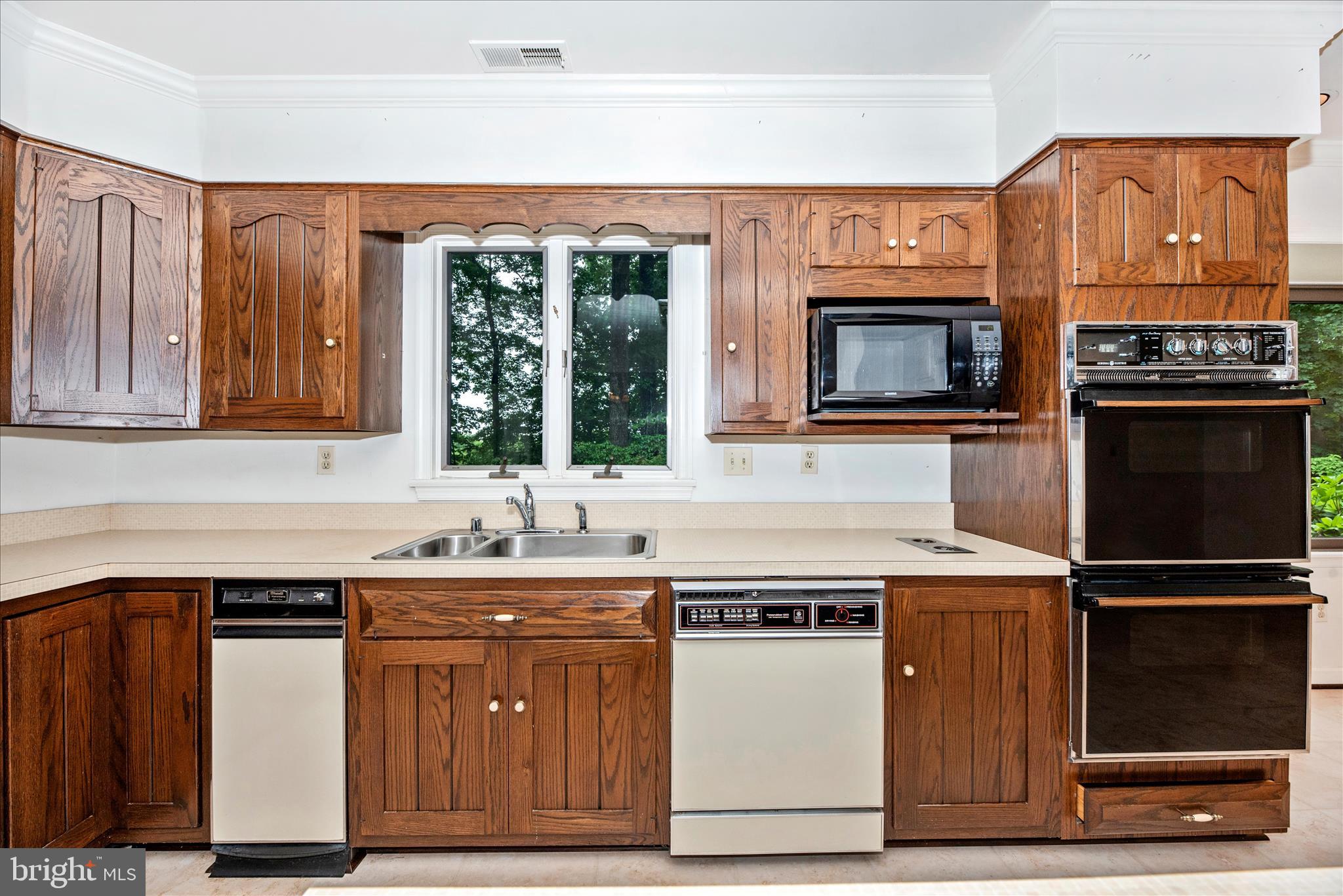 2221 Gold Mine Road Brookeville, MD 20833 - Photo 19 of 60 a kitchen with granite countertop a stove and a microwave