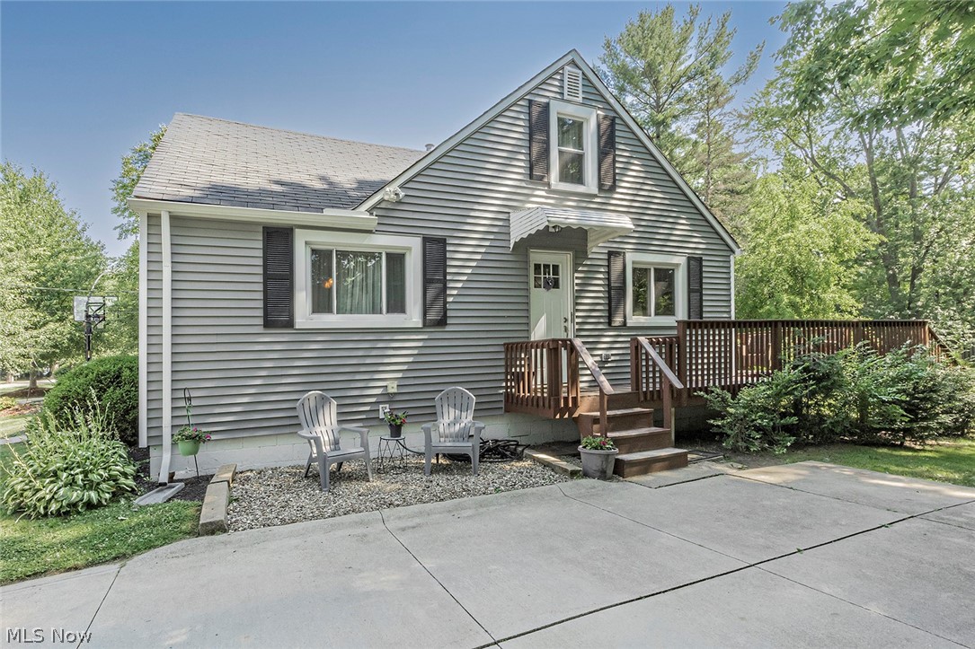 106 Fernwood Road Chagrin Falls, OH 44022 - Photo 2 of 28 Side of home