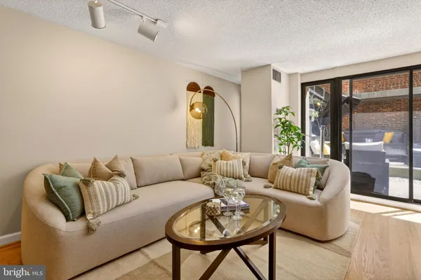 $5,950 | 1615 Q Street Northwest, Unit T6, Washington, DC 20009