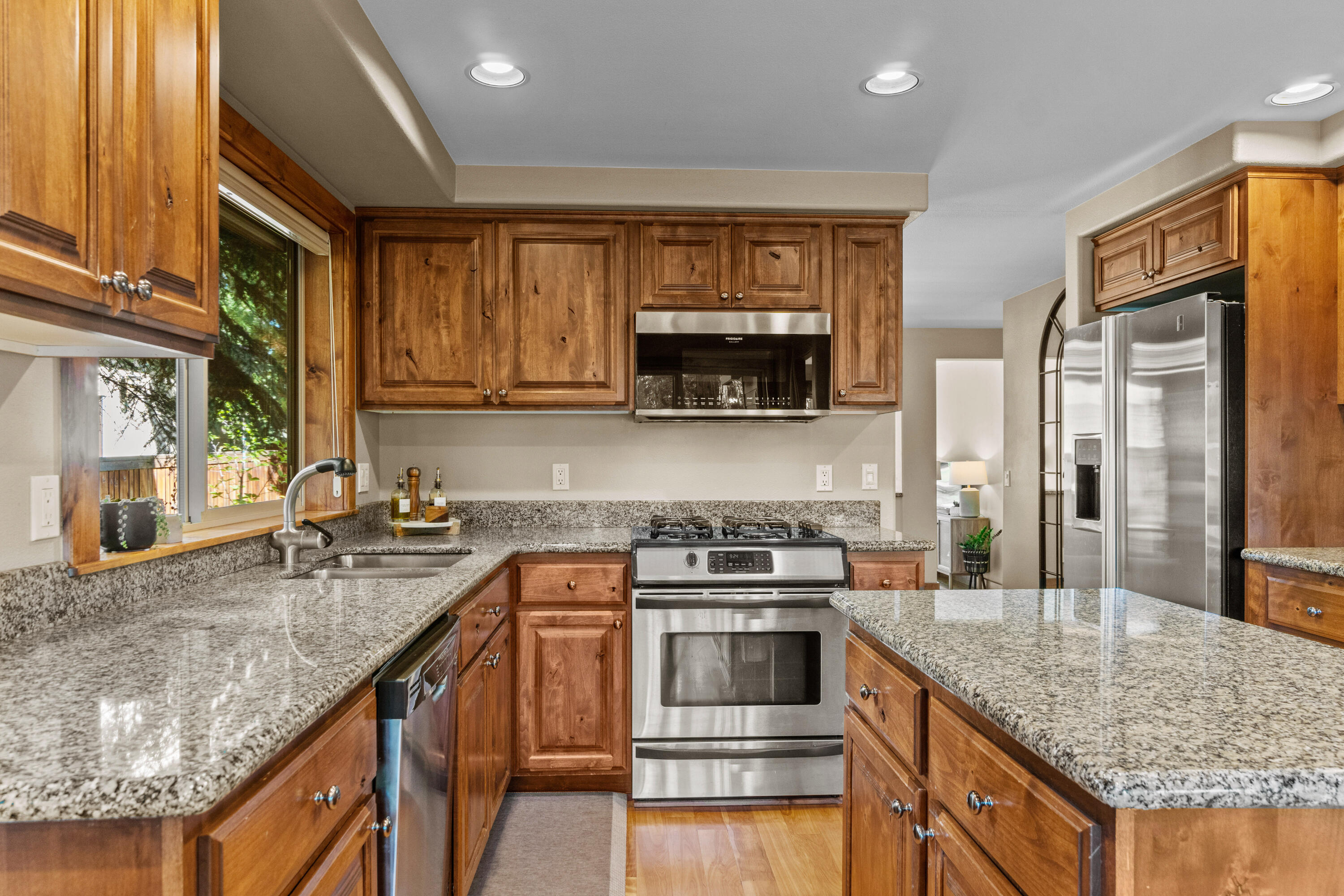61165 Ridgewater Loop Bend, OR 97702 - Photo 11 of 40 12. Kitchen appliances