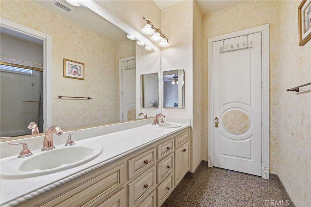 7252 Boice Lane Riverside, CA 92506 - Photo 41 of 59 Jack and jill bathroom