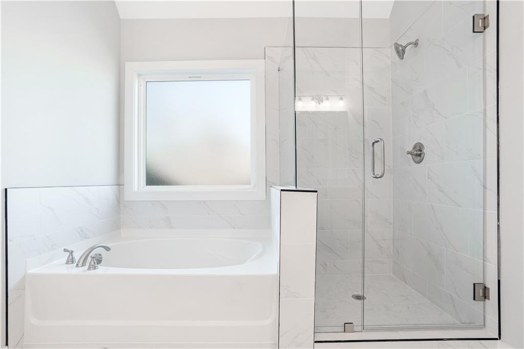 2596 Parkside Way Gainesville, GA 30507 - Photo 18 of 33 a bathroom with a bathtub and a shower