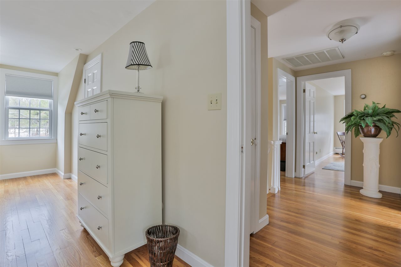 1 Massasoit Road Nashua, NH 03063 - Photo 26 of 40