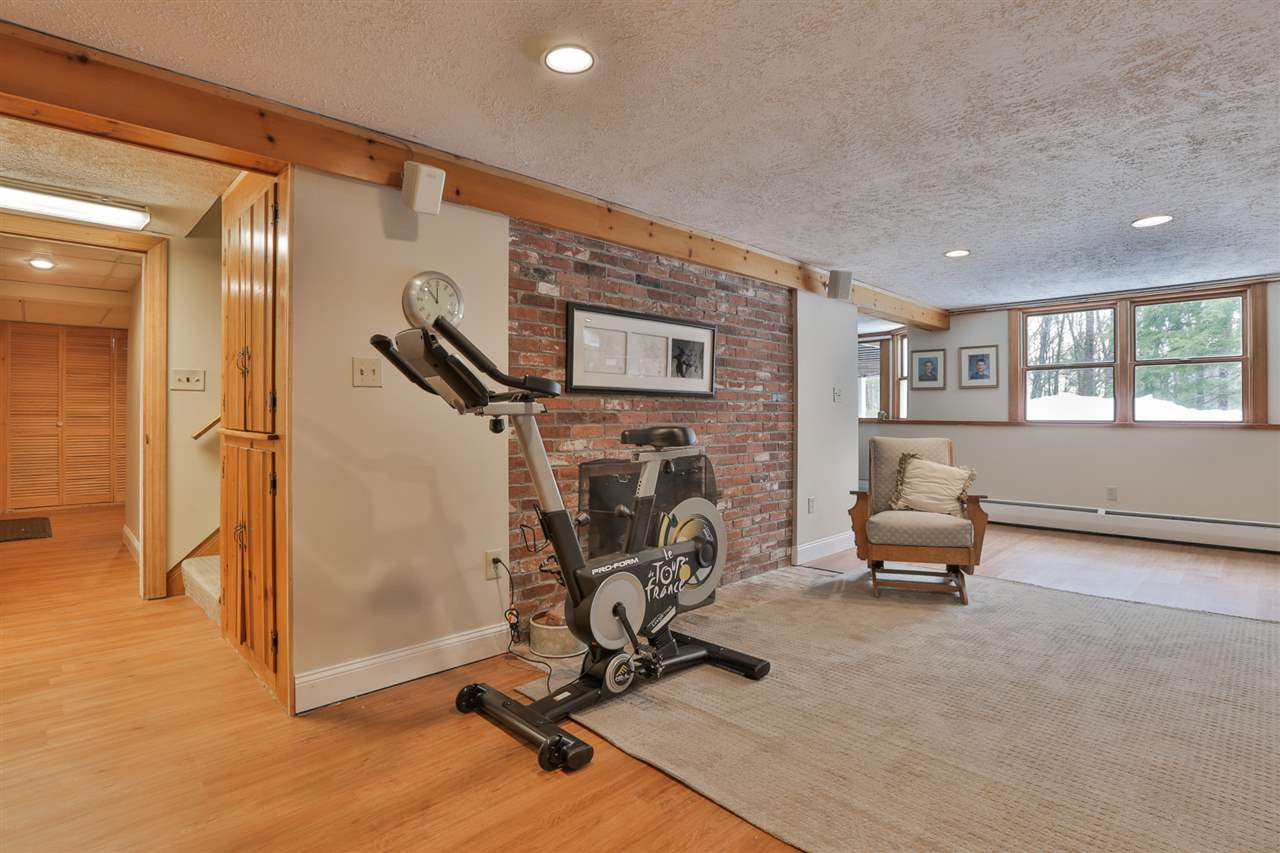1 Massasoit Road Nashua, NH 03063 - Photo 32 of 40