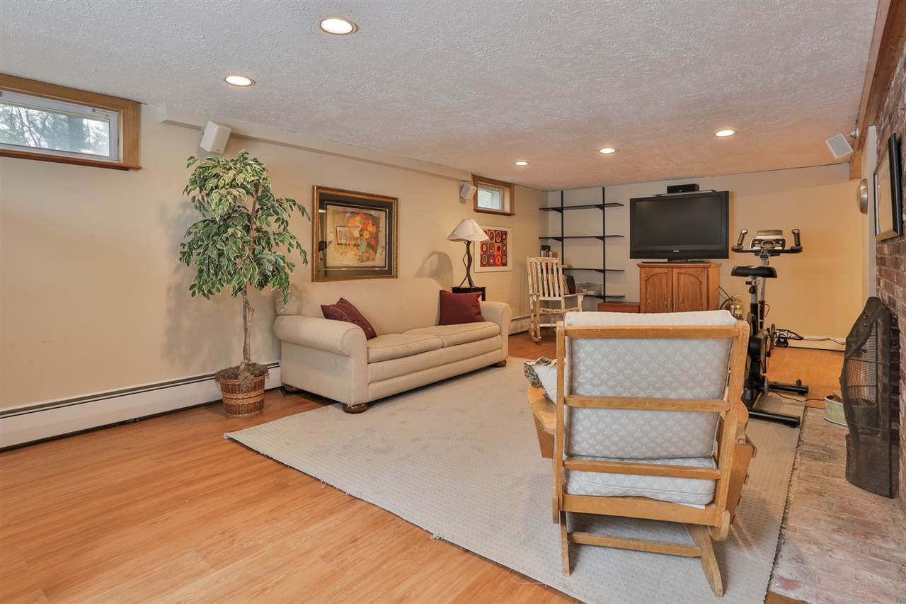 1 Massasoit Road Nashua, NH 03063 - Photo 34 of 40