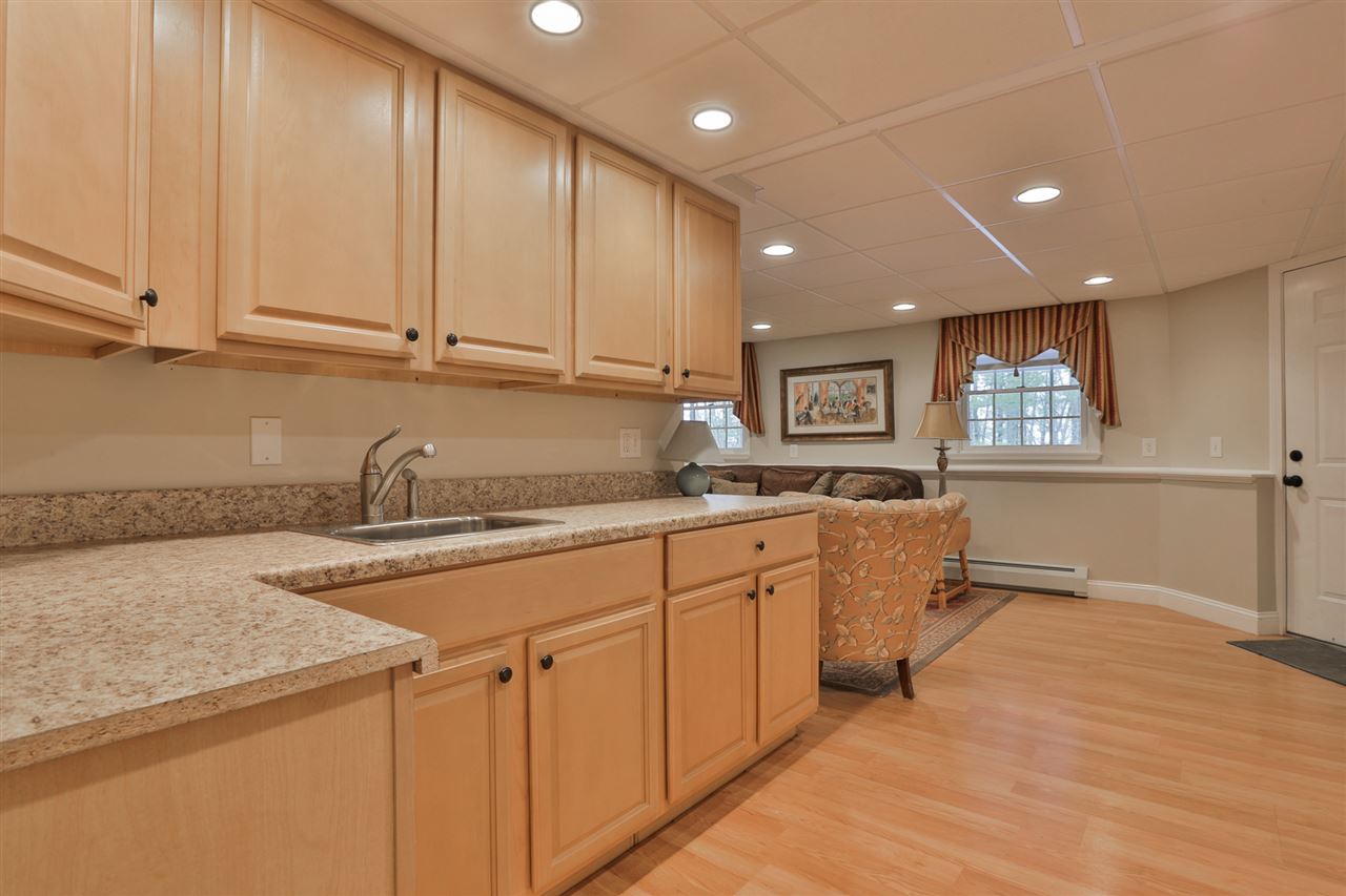 1 Massasoit Road Nashua, NH 03063 - Photo 35 of 40
