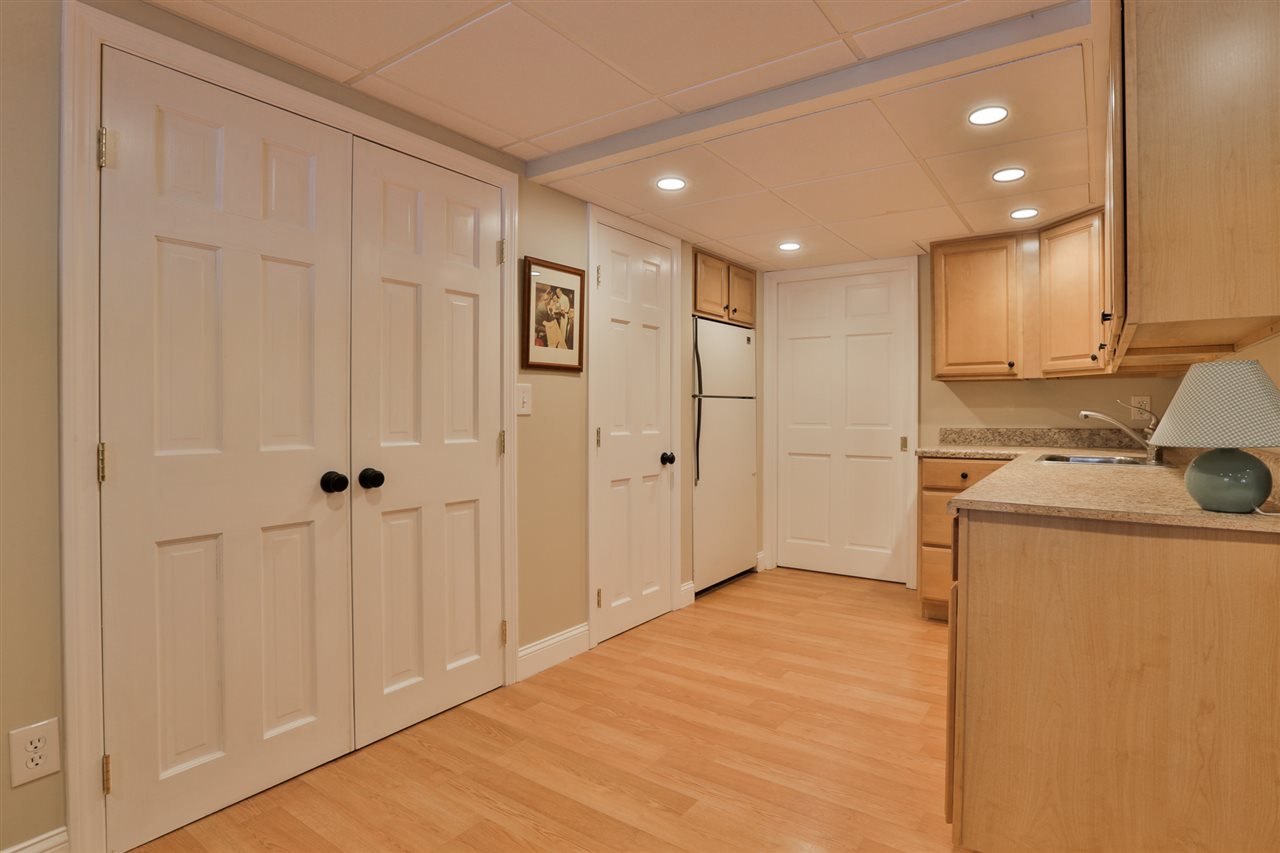 1 Massasoit Road Nashua, NH 03063 - Photo 36 of 40