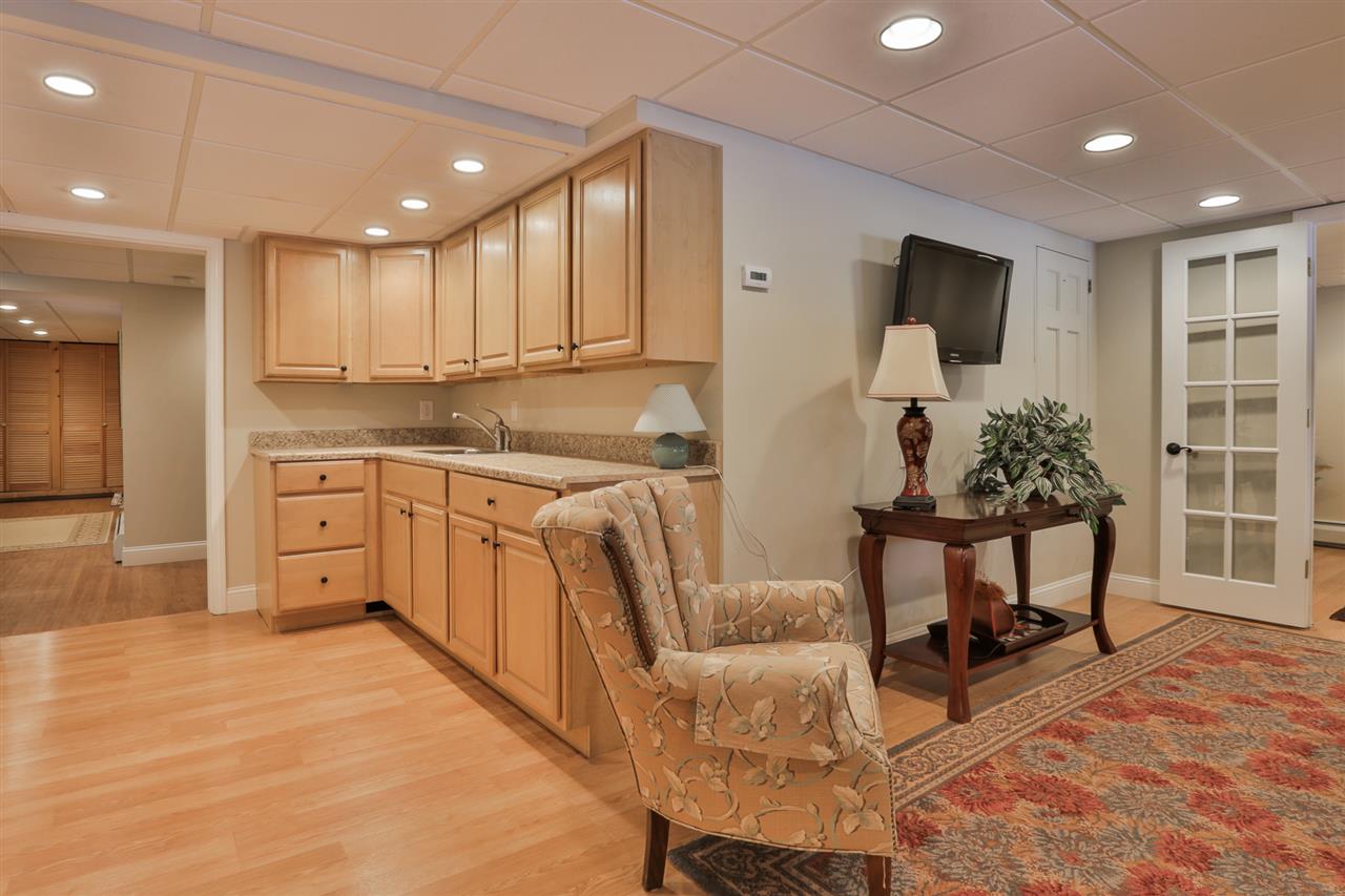1 Massasoit Road Nashua, NH 03063 - Photo 37 of 40