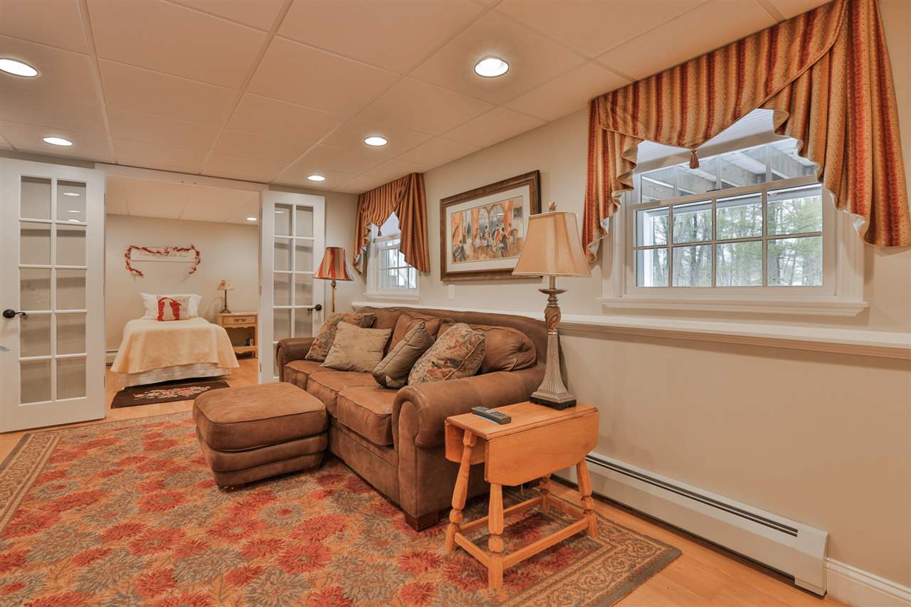 1 Massasoit Road Nashua, NH 03063 - Photo 38 of 40
