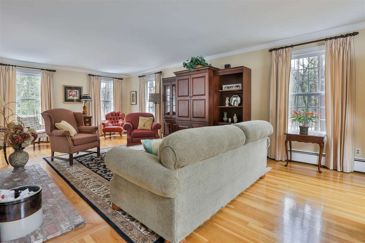 1 Massasoit Road Nashua, NH 03063 - Photo 6 of 40