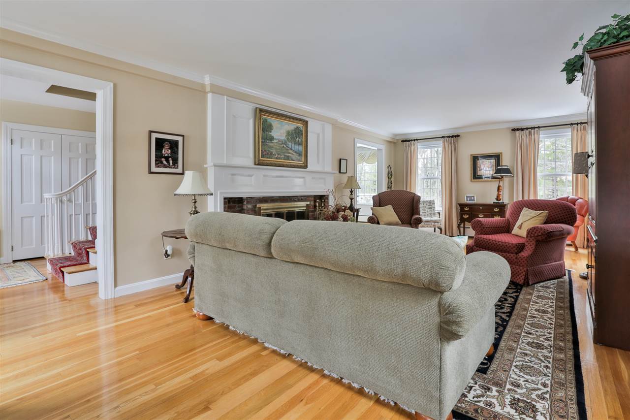 1 Massasoit Road Nashua, NH 03063 - Photo 7 of 40