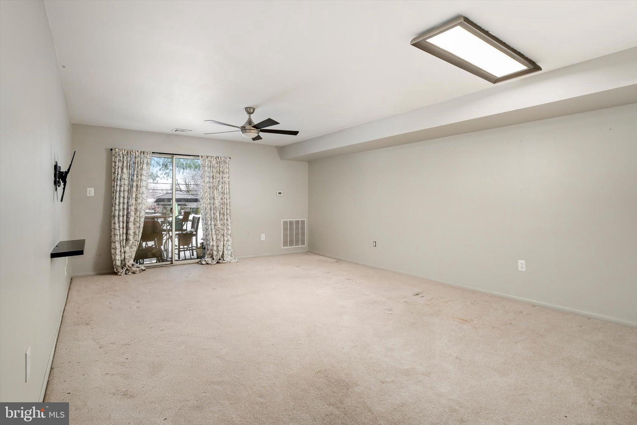 76 Pinewood Drive Hamilton, NJ 08690 - Photo 11 of 28 Large Living Room