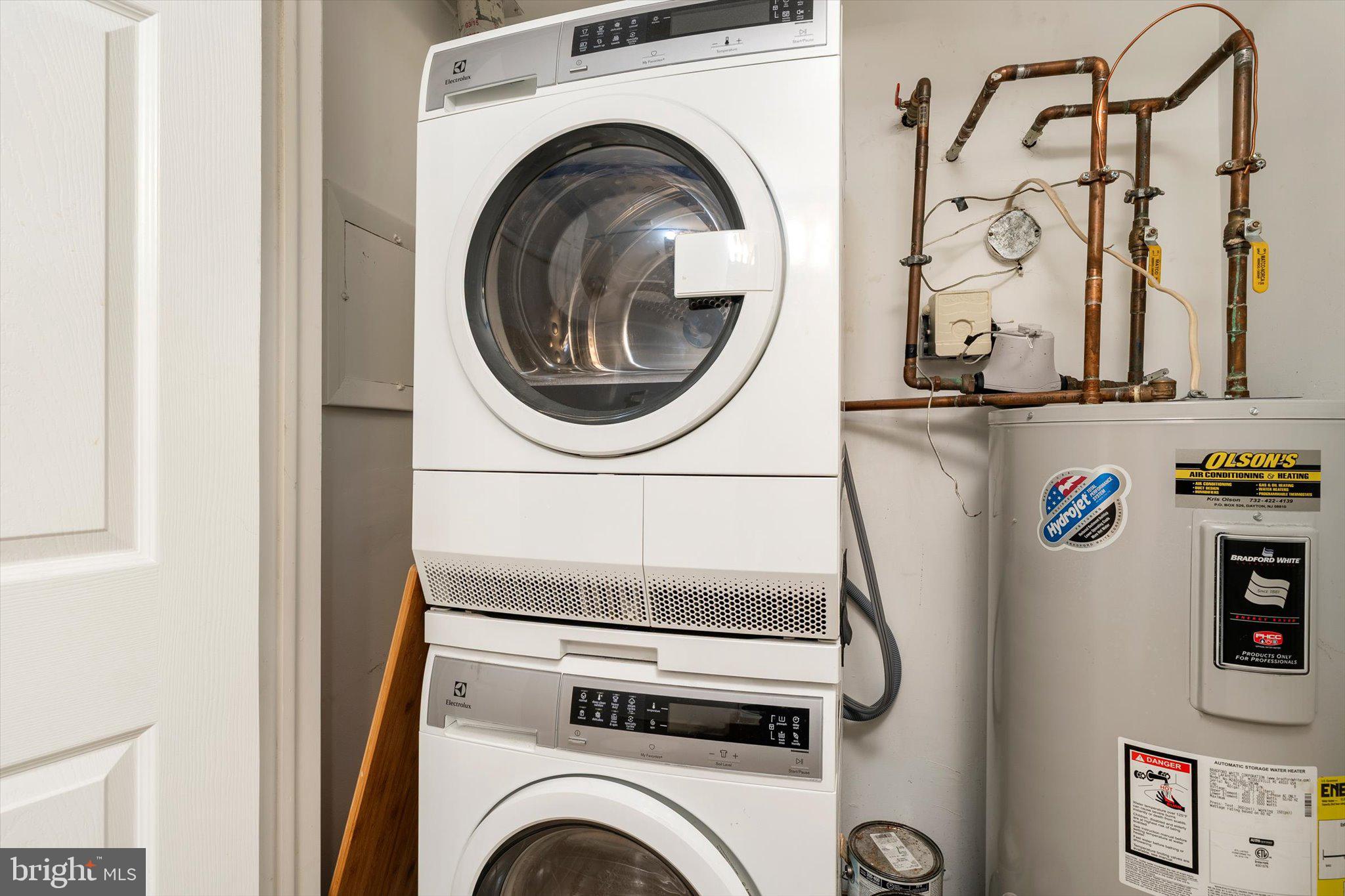 76 Pinewood Drive Hamilton, NJ 08690 - Photo 18 of 28 In Unit Laundry