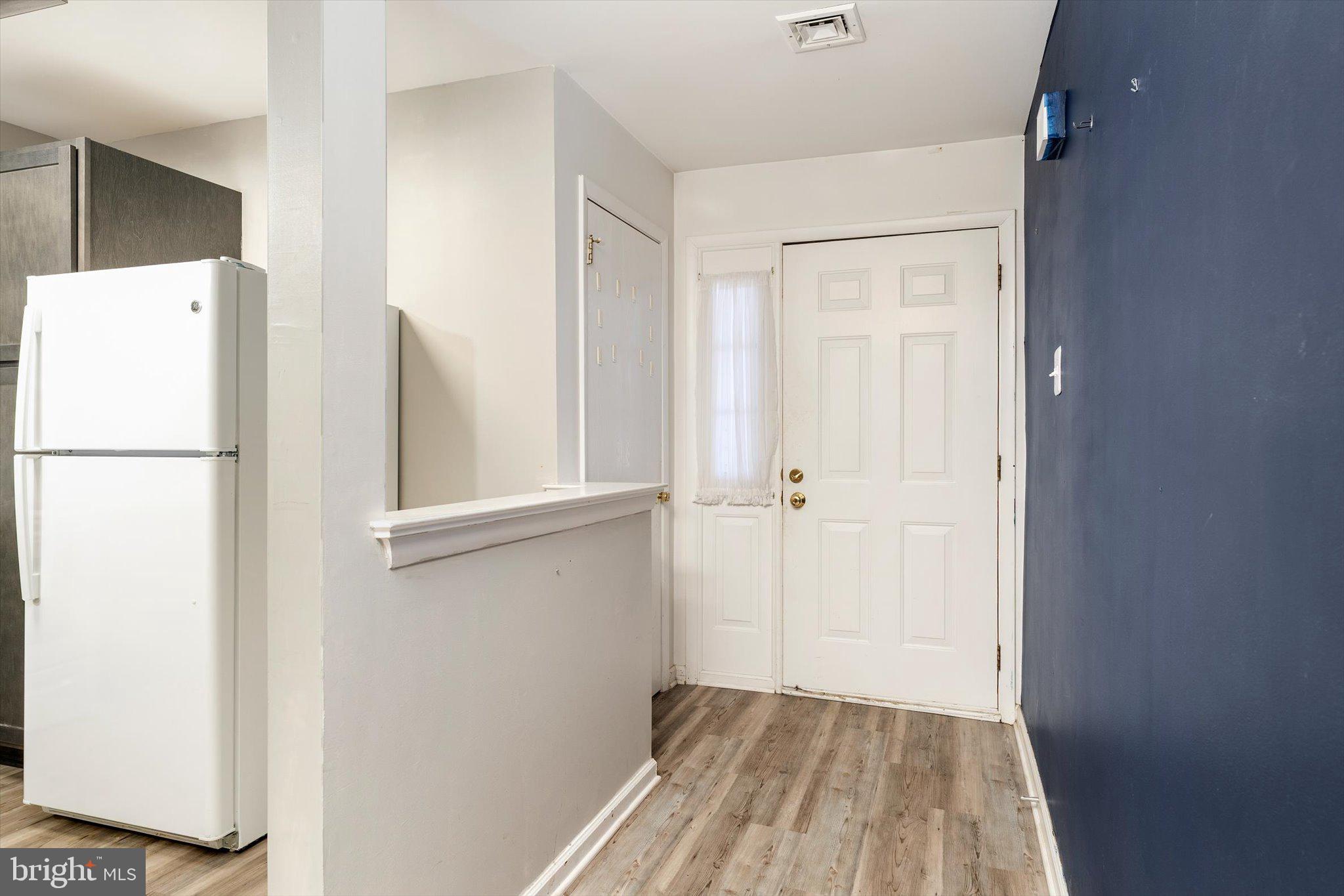 76 Pinewood Drive Hamilton, NJ 08690 - Photo 3 of 28 Perfect Entry w Closet