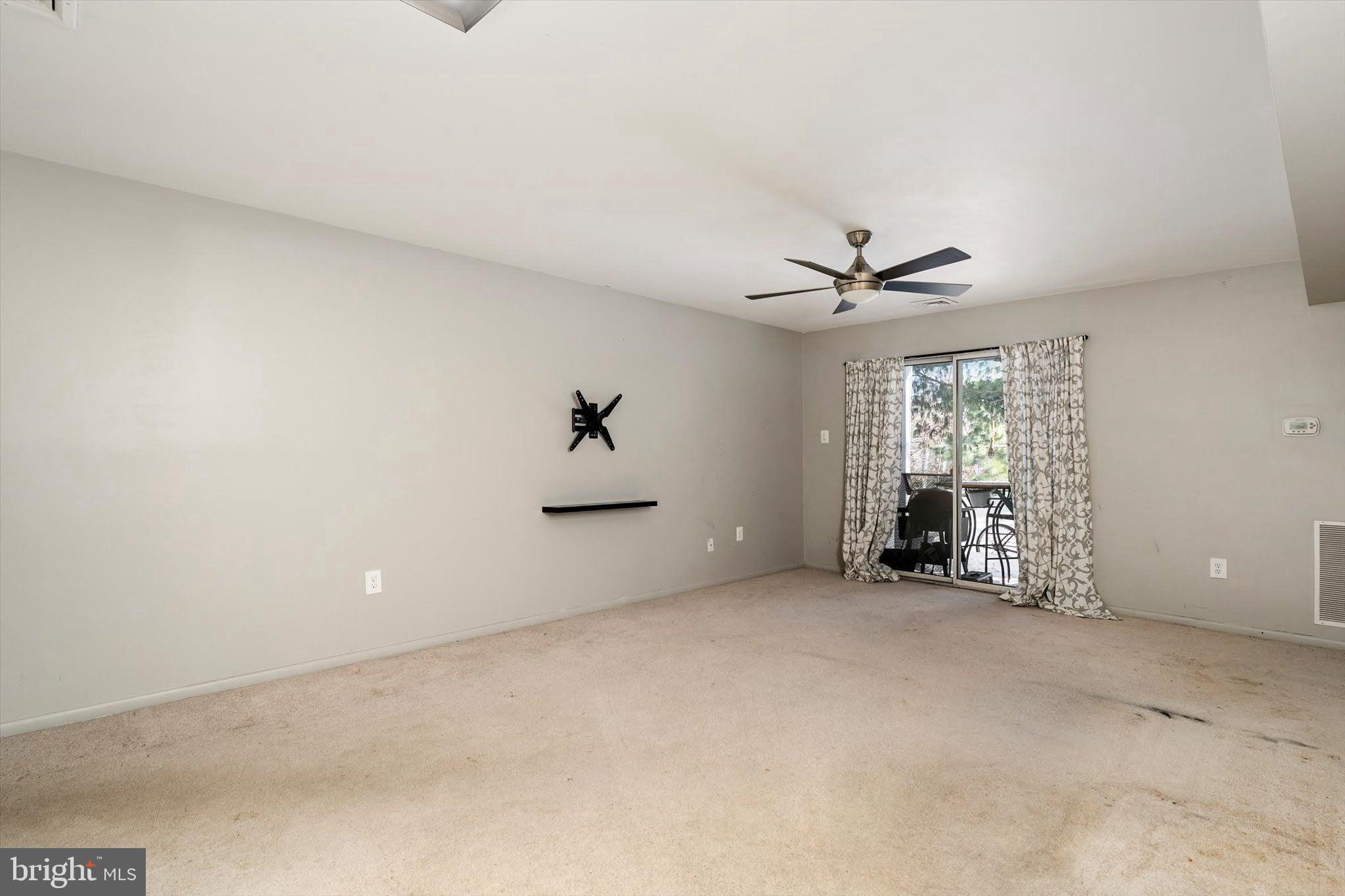 76 Pinewood Drive Hamilton, NJ 08690 - Photo 10 of 28 Large Living Room