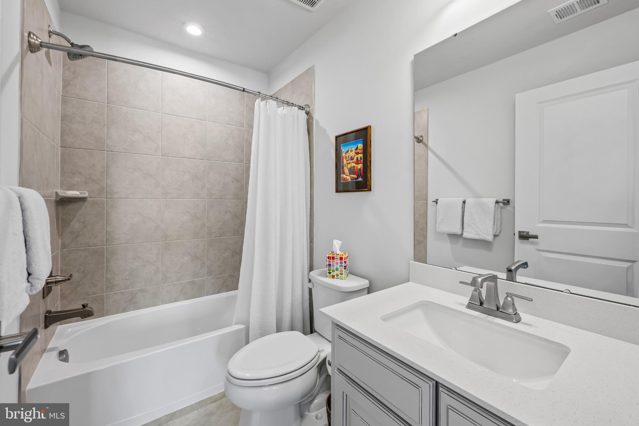 1526 Lowman Street Baltimore, MD 21230 - Photo 37 of 40 4th floor full bathroom