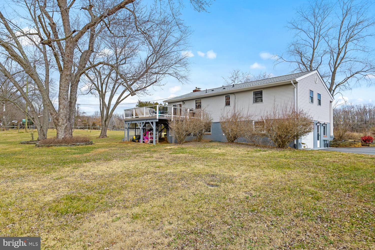 1573 Garrisonville Road Stafford, VA 22556 - Photo 33 of 63 a view of a yard with a house