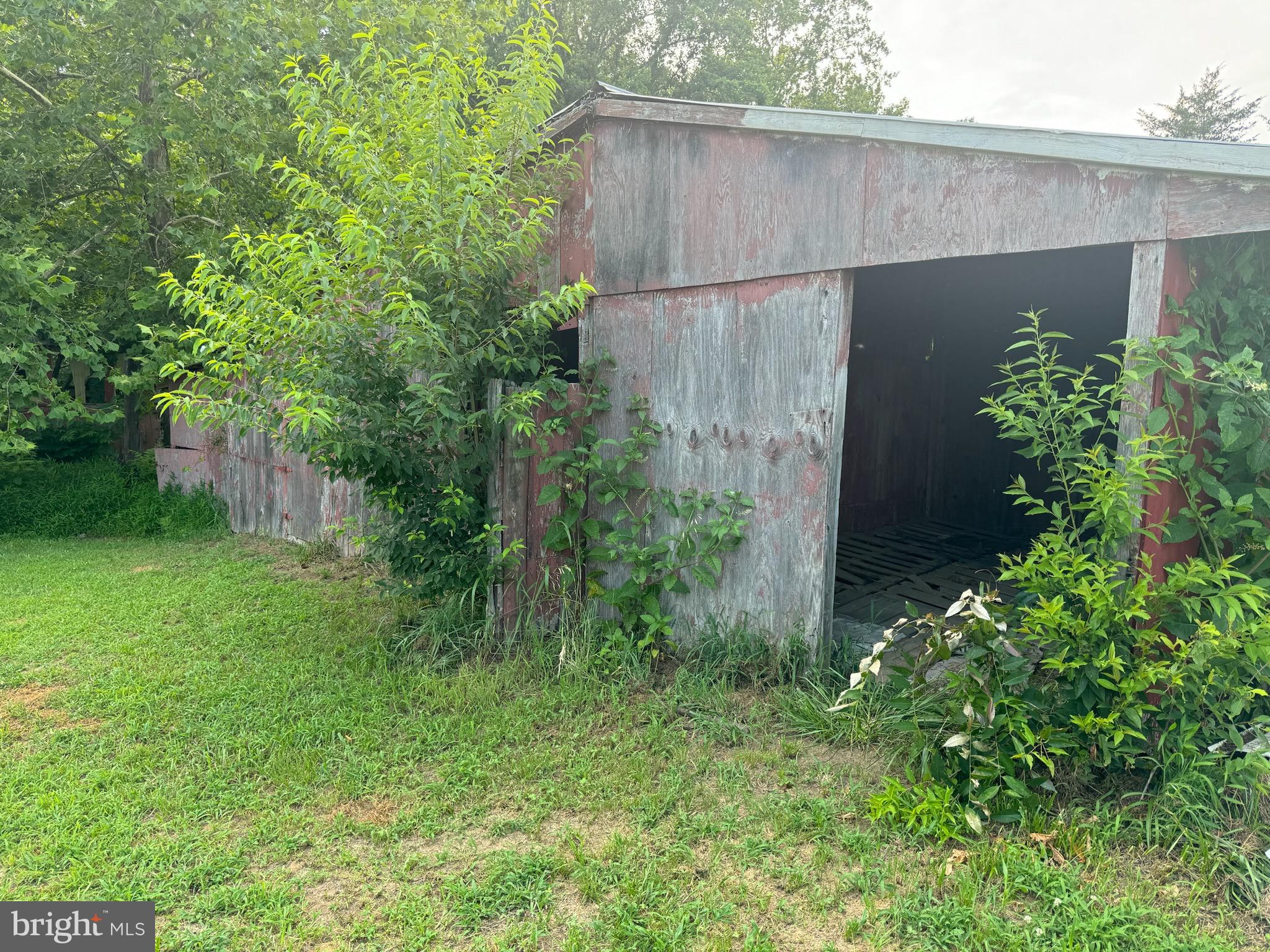 1573 Garrisonville Road Stafford, VA 22556 - Photo 52 of 63 a backyard with potted plants and a wooden fence