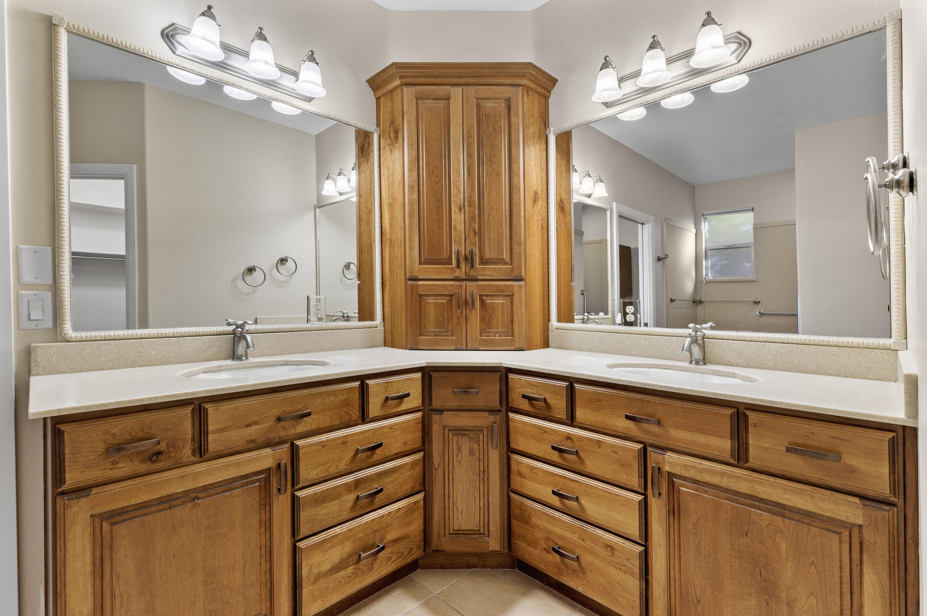 409 North Country Lane, Unit 39 St. George, UT 84770 - Photo 20 of 40 Primary Bathroom Vanity