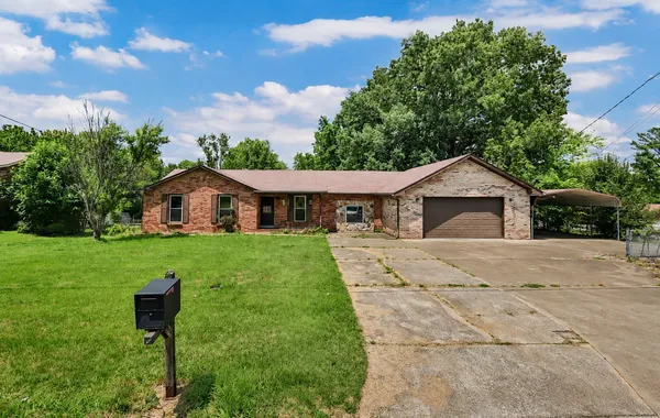 $2,000 | 777 Helton Drive, Clarksville, TN 37042
