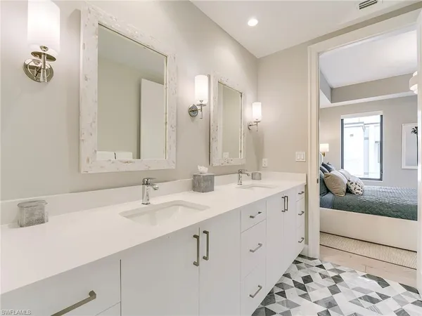 a en suite bathroom with double sink and a mirror