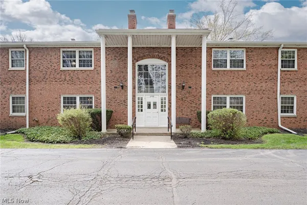 $135,000 | 2720 Pease Drive, Unit 219N, Rocky River, OH 44116