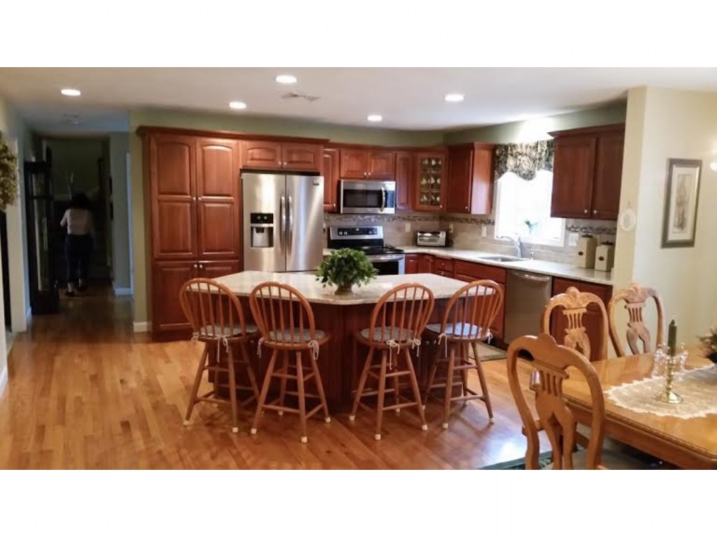 22 Equestrian Road Salem, NH 03079 - Photo 3 of 14