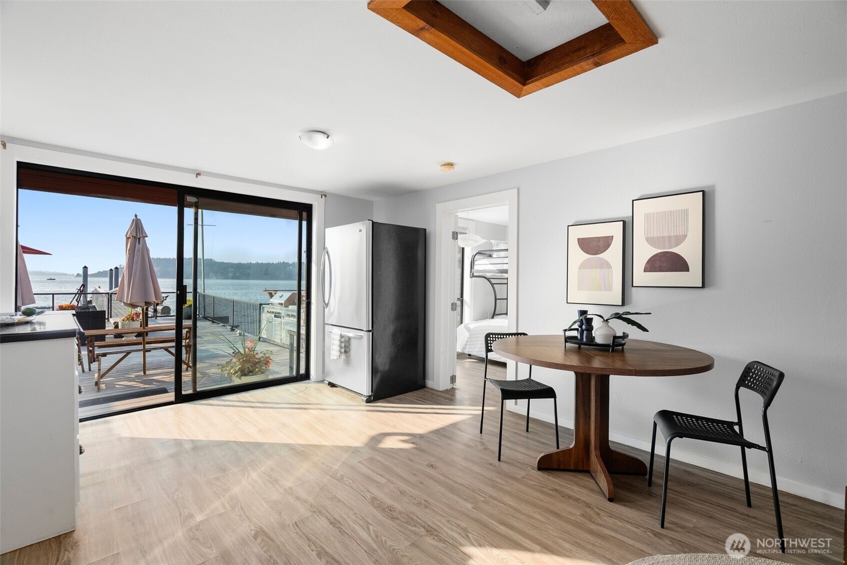 1542-1538 South Wilton Road Tacoma, WA 98466 - Photo 22 of 40 a workspace with furniture and a window