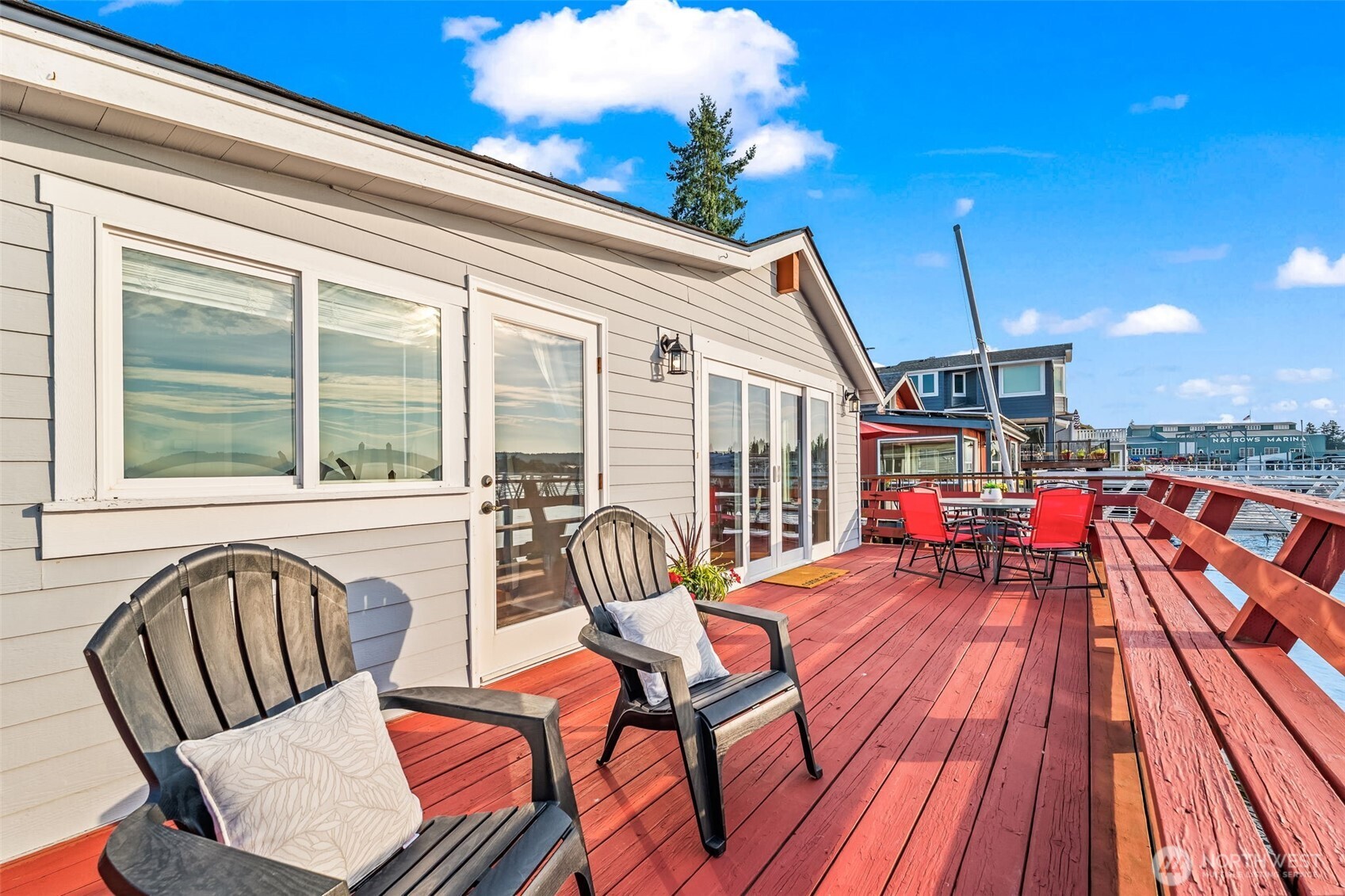 1542-1538 South Wilton Road Tacoma, WA 98466 - Photo 35 of 40 a balcony with wooden floor and furniture