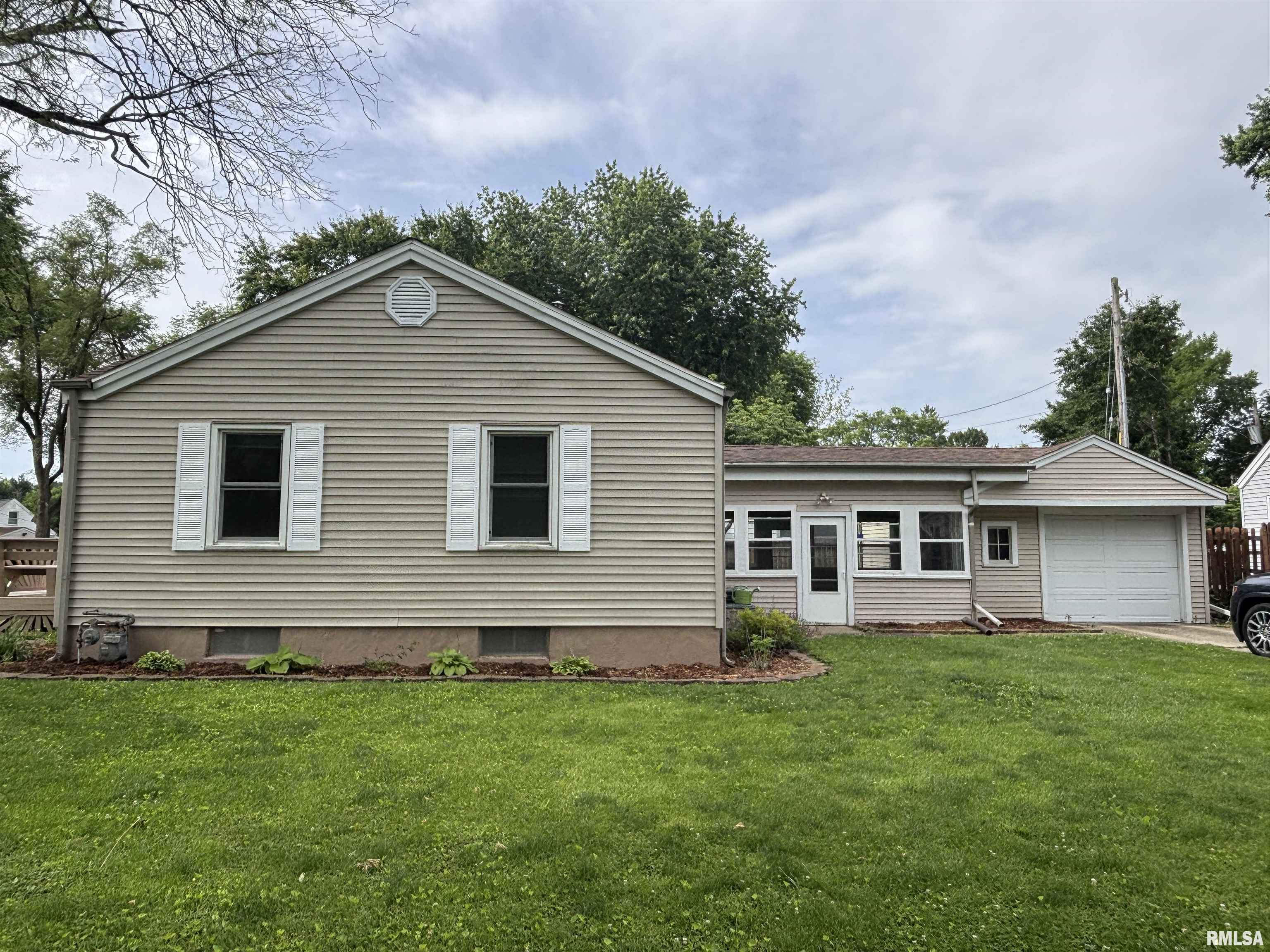 2143 East Hood Street Springfield, IL 62703 - Photo 2 of 26 Gallery Image 2