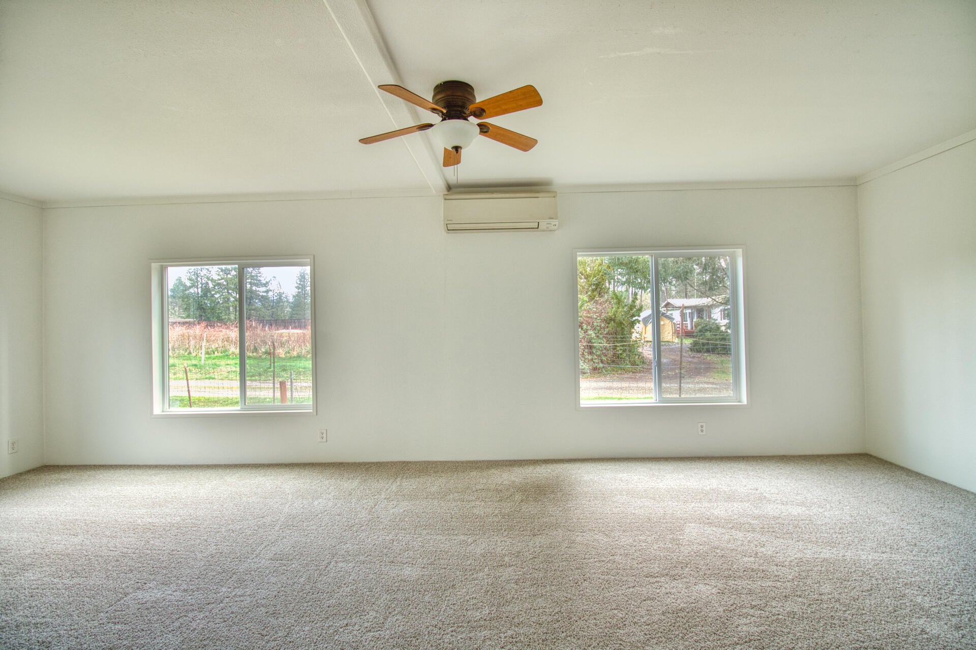 4767 Holland Loop Road Cave Junction, OR 97523 - Photo 20 of 29 familyroom2