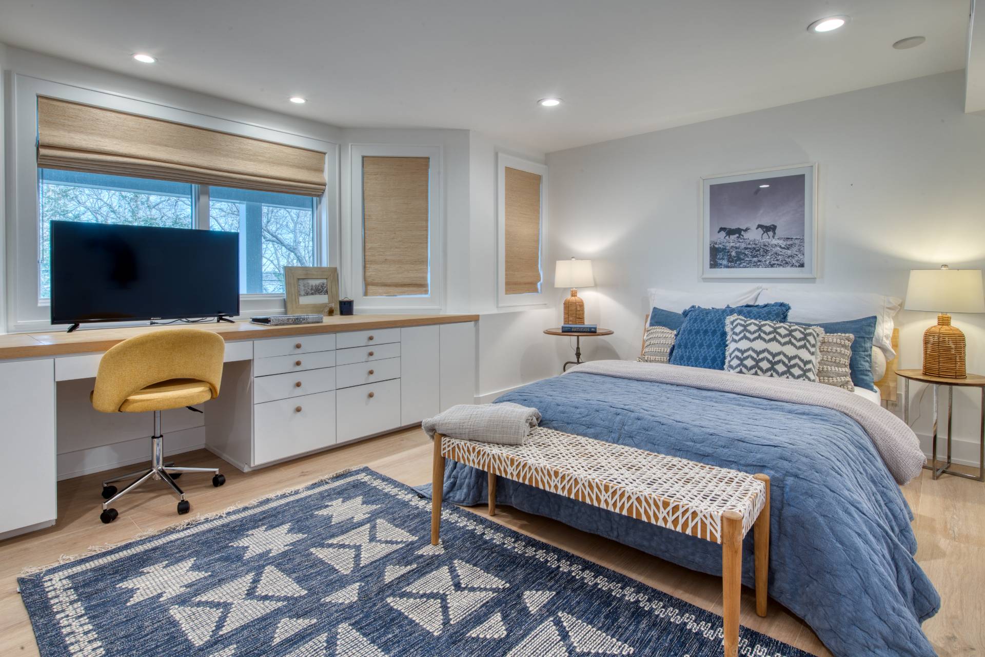 30 Springwood Way East Hampton, NY 11937 - Photo 20 of 32 a bed room with a bed and a television