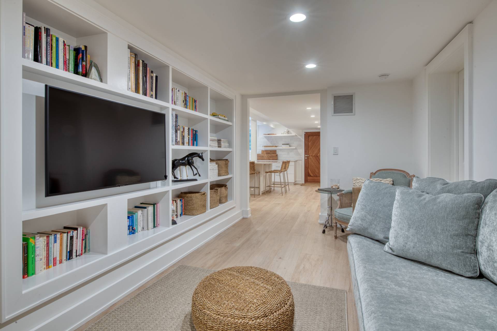 30 Springwood Way East Hampton, NY 11937 - Photo 23 of 32 a living room with furniture and a flat screen tv