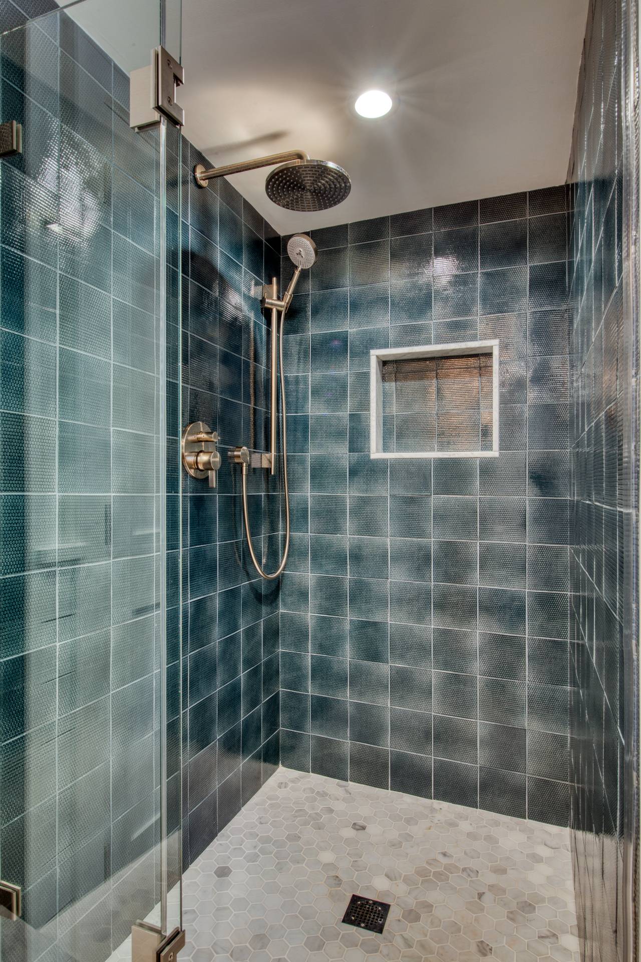 30 Springwood Way East Hampton, NY 11937 - Photo 24 of 32 a bathroom with a shower