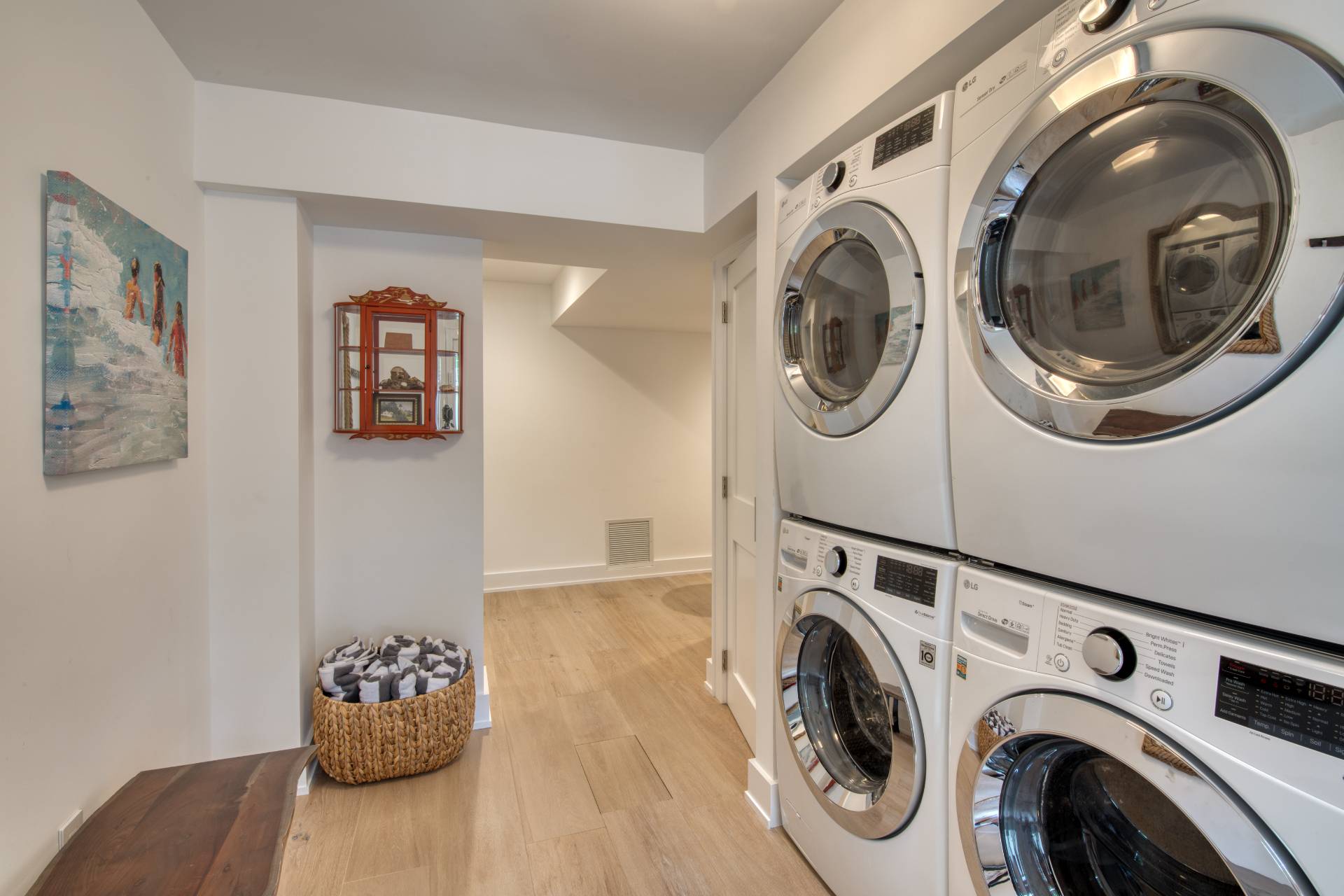 30 Springwood Way East Hampton, NY 11937 - Photo 25 of 32 a utility room with dryer and washer