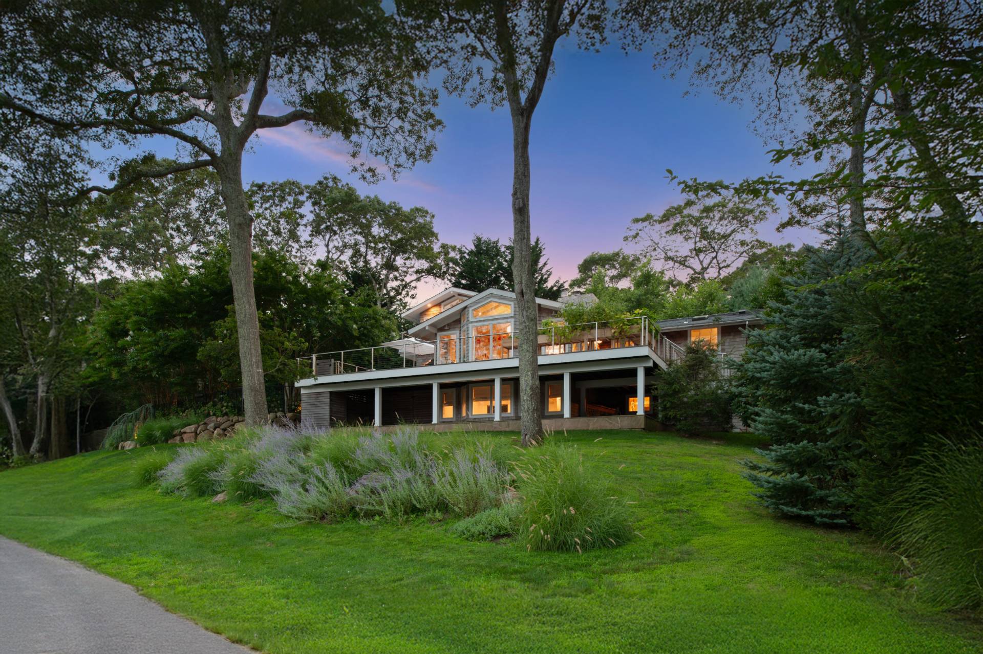 30 Springwood Way East Hampton, NY 11937 - Photo 4 of 32 a front view of house with yard and green space