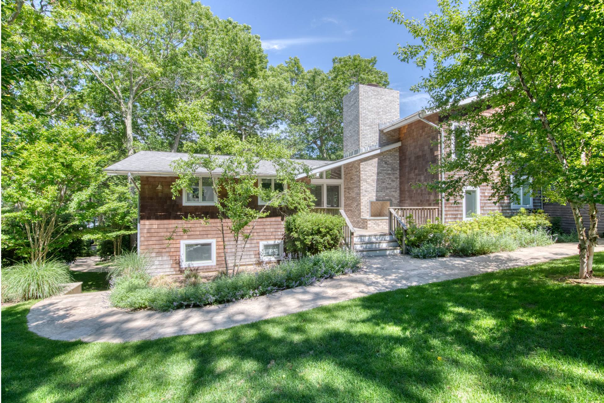 30 Springwood Way East Hampton, NY 11937 - Photo 6 of 32 a front view of a house with garden
