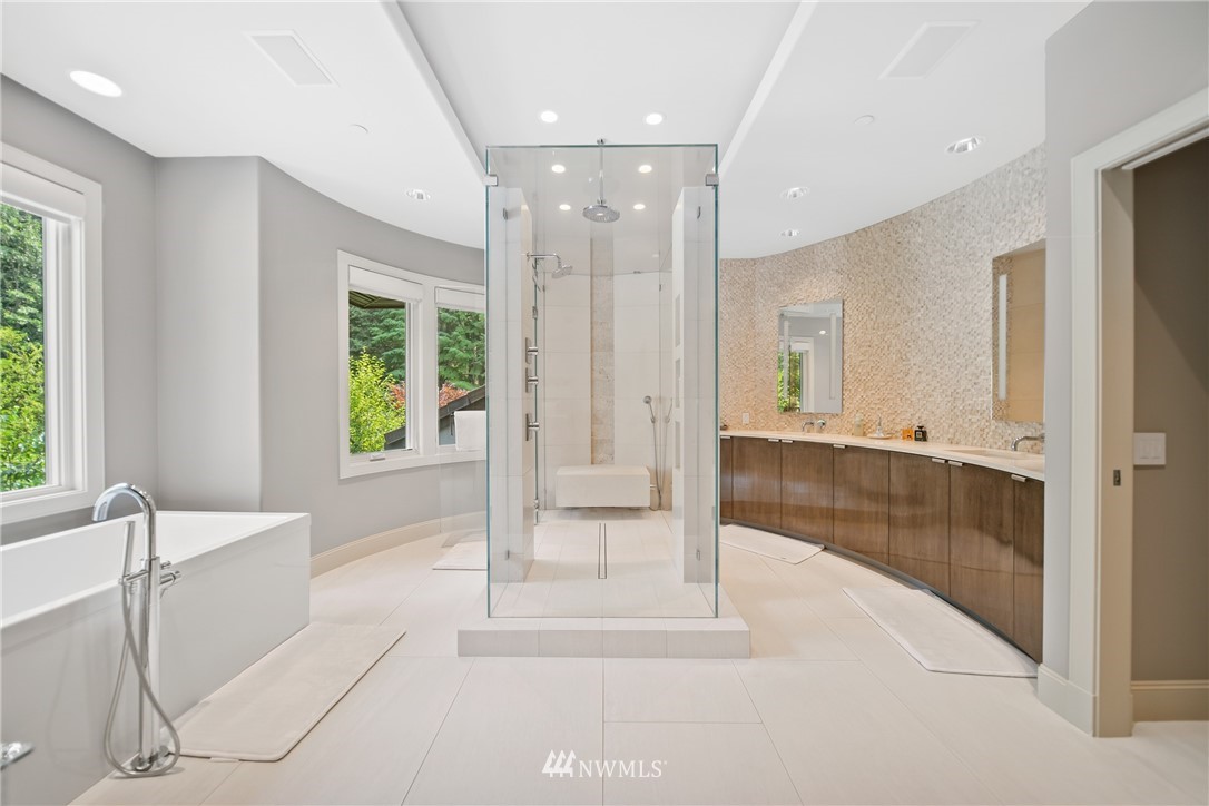 26630 Southeast Issaquah-Fall City Road Issaquah, WA 98029 - Photo 27 of 40 a view of an empty room and window