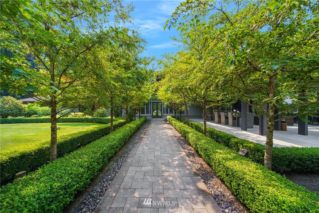 26630 Southeast Issaquah-Fall City Road Issaquah, WA 98029 - Photo 37 of 40 a view of a pathway with a yard