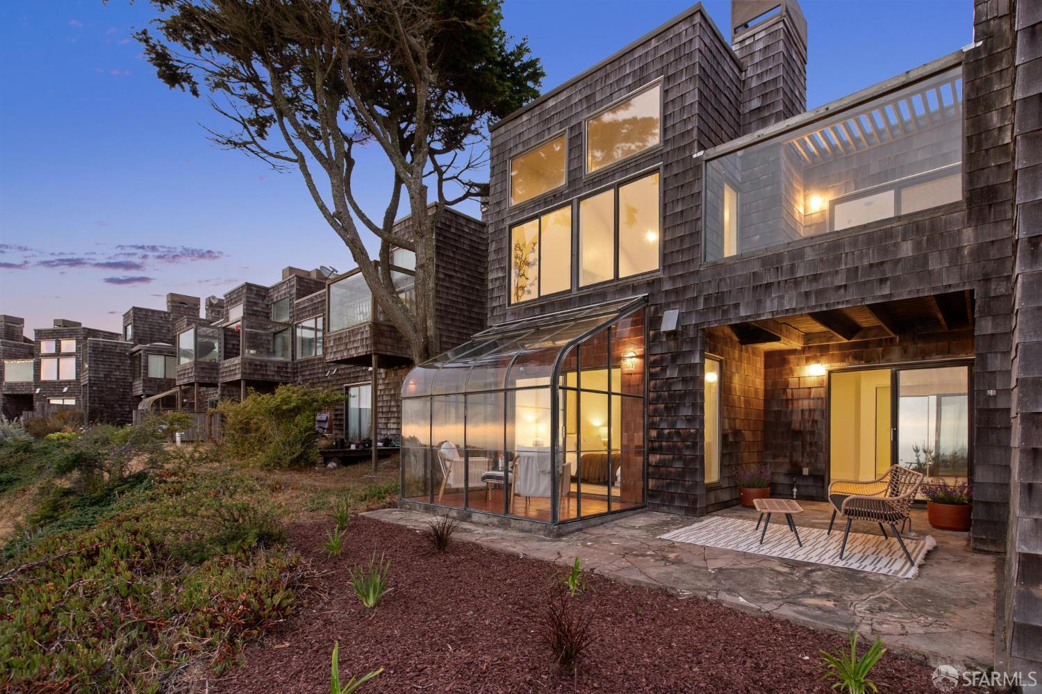 274 Beachview Avenue, Unit 16 Pacifica, CA 94044 - Photo 1 of 81