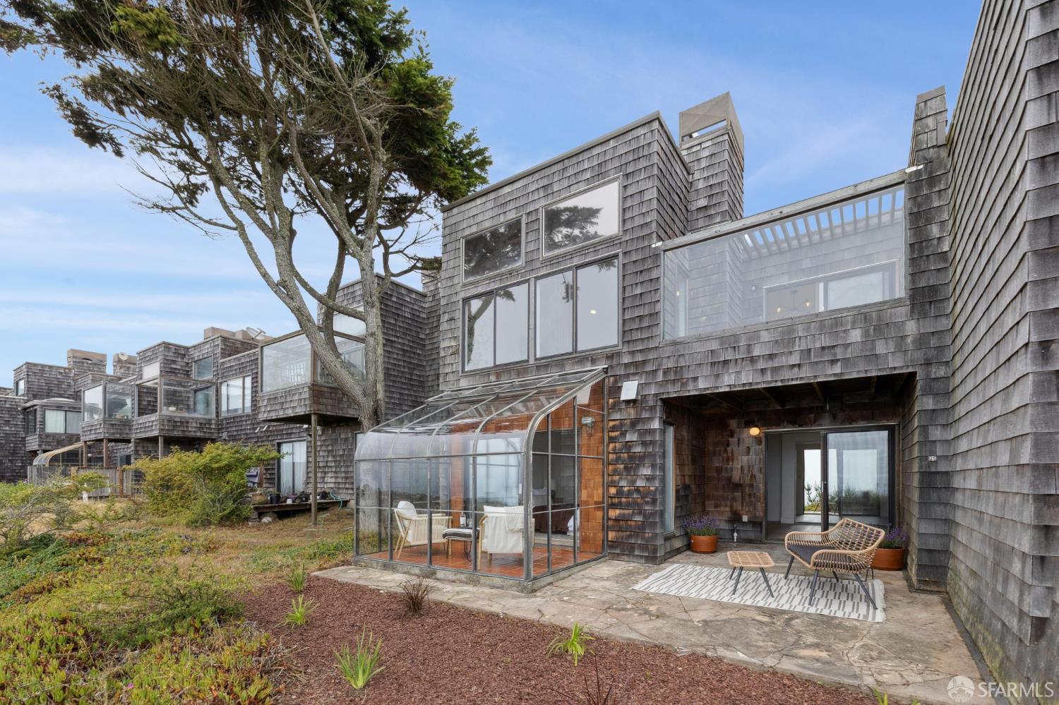 274 Beachview Avenue, Unit 16 Pacifica, CA 94044 - Photo 51 of 81 a view of a building with a patio