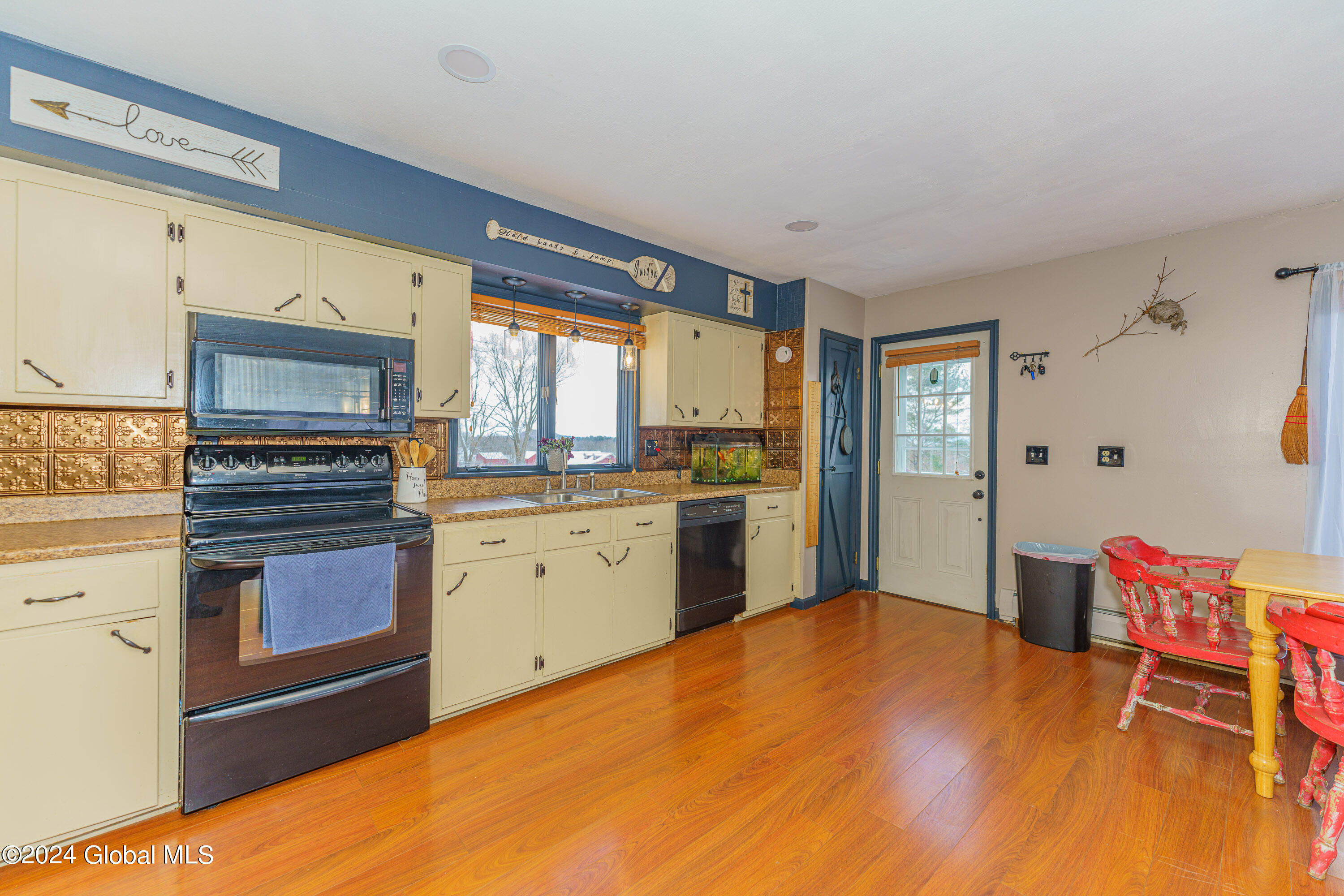 2298 Coach Road Argyle, NY 12809 - Photo 24 of 45 2 Greatroom 11