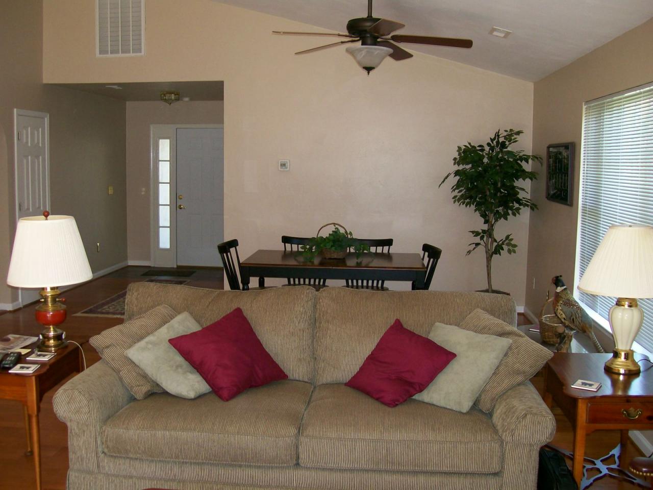1002 Persinger Road Southwest Roanoke, VA 24015 - Photo 4 of 11 Listing Photo