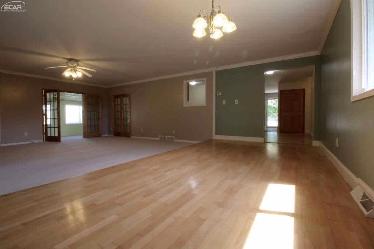 7235 North Linden Road Mount Morris, MI 48458 - Photo 10 of 28 21204447-9.JPG