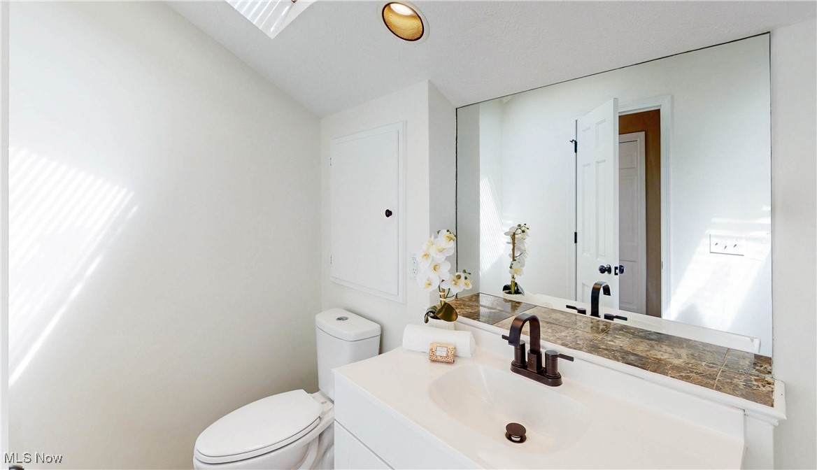 260 Sand Run Road Akron, OH 44313 - Photo 32 of 48 Bathroom featuring vanity, toilet, and a skylight