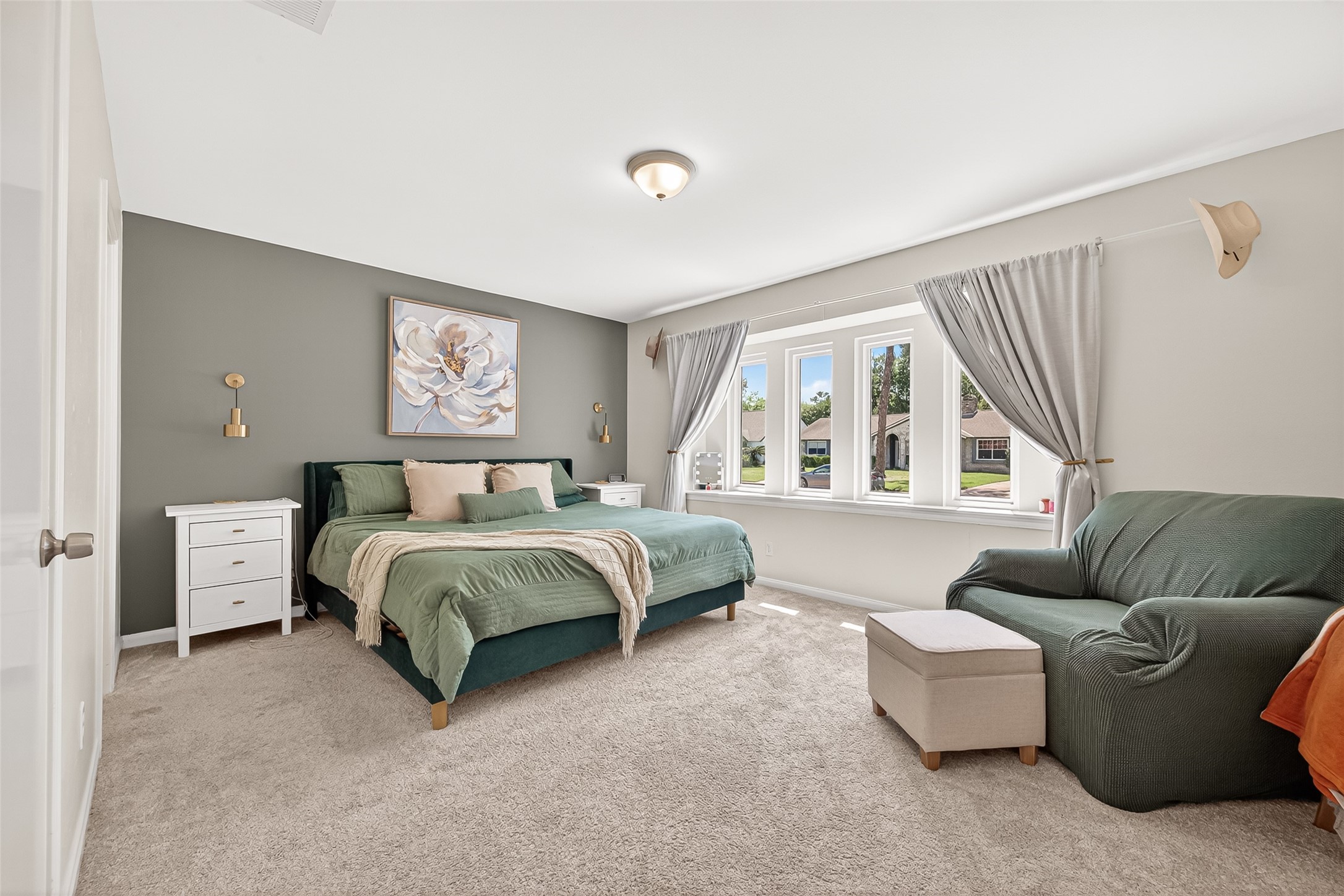 2610 Teague Road Houston, TX 77080 - Photo 7 of 49 This spacious primary retreat features a cozy carpeted floor, incredible windows with plenty of natural light, and a calming color palette. Ideal for relaxation and comfort.