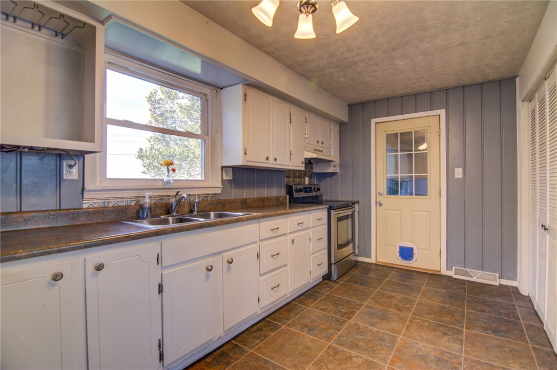 3467 Sullivan Drive Decatur, IL 62526 - Photo 11 of 21 Gallery Image 11
